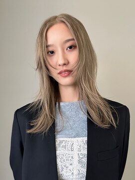 シアター(CIARTOR) ブロンドベージュ×顔まわりポイントカット