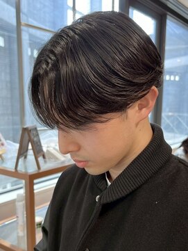 アウラ(AURA) 盛岡駅毛流れセンターパートニュアンスパーマフェザーパーマ30代