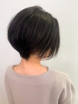 ライフ 住道店(Lyfe)&nbsp;大人女性の丸み前下がりショートボブ艶髪カット_ダークブラック