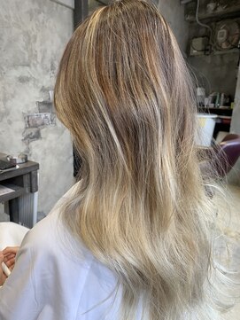 ヘアーアンドメイク ラブストラック(Hair&Make LOVESTRUCK) オフホワイトグラデーションカラー