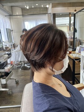 ヘアアンドメイク スタジオ ミムロ(HAIR&MAKE STUDIO MIMURO) ハイグラショートでふんわり大人ショート