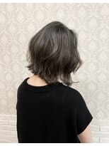 イロ(iro)&nbsp;コントラストハイライトグレージュ 切りっぱなしボブ