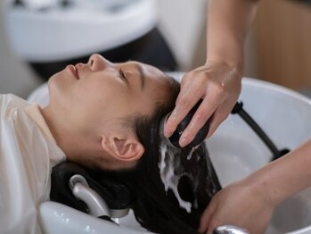 シスヘアー(CYS.Hair)の写真/頑張っている自分にほんの少しご褒美を♪絶妙な力加減で頭皮のコリを解消！極上のリラックスタイムを…♪