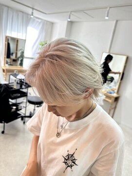 ロム(Rom.) ホワイトブロンド/加藤聖也