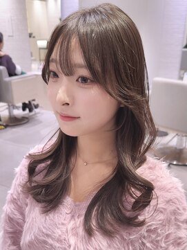 ステア ケース(stair case) 大人かわいい韓国風くびれレイヤーミディアム耳かけ前髪あり