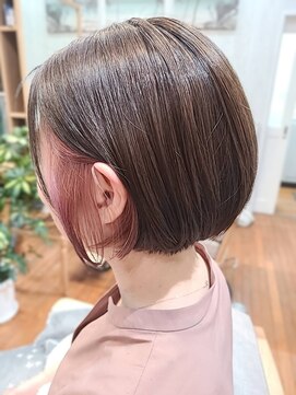 ヒア(HiA) 耳掛けコンパクトボブ（ピンク添え）