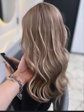 ラピス 福岡天神店(Lapis) グレージュ/ハイトーン/ブリーチ/髪質改善/レイヤーカット