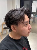 大人の抜け感を演出する、今トレンドのフェザーパーマ