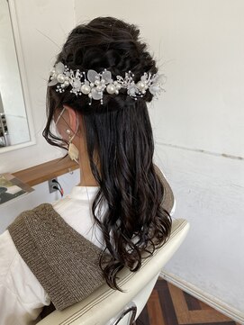 ヘアーアンドメイクアップモパ ウエディングフォトのヘアアレンジ