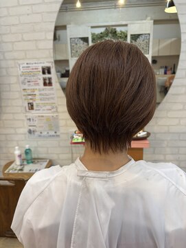 ビバーチェ 大人女性のショートボブ