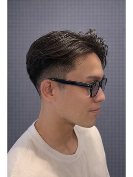 ワンワンオー バーバーショップ 長浜店(@110 BARBER SHOP) ミディアムパート×ナチュラルテーパーで作る大人の流し髪