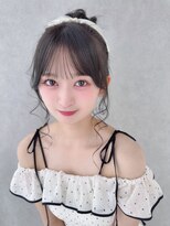 カシュカシュ 表参道(cache cache)&nbsp;オリーブカラーお団子ヘアシースルーぱっつん前髪似合わせカット