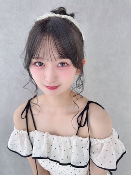 カシュカシュ 表参道(cache cache) オリーブカラーお団子ヘアシースルーぱっつん前髪似合わせカット