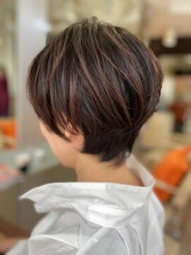 プラグ(Plug) 大人シルエットショートクセ毛ブラウン骨格似合わせカット30代