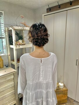 ベルトオブヴィーナス(Belt of venus) 華やかルーズアップスタイル