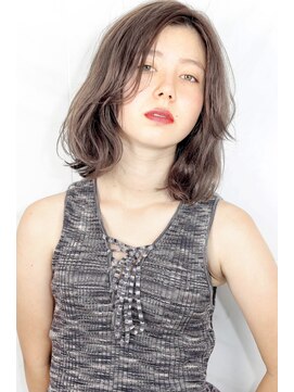 ラミ(L'ami) ☆プラチナグレージュ ＆ 毛束感☆無造作 メルトカラーmedium ☆