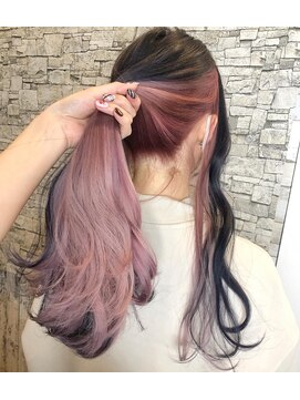 ルイス(L'wis) ダークグレー×ペールピンクのインナーカラー【L'wis 乙津】