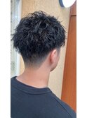 ビジネスカジュアル20代ツイストスパイラルパーマツーブロック