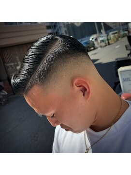 エース(ACE.) サイドパート×スキンフェード