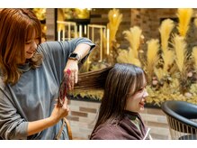 <施術>実力派stylistが最後まで施術します。