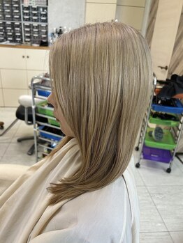 メルサ(Merusa)の写真/大人髪の悩みに特化した白髪ぼかしハイライトが叶う！ハイライトやグラデーションで立体感のある髪色に◇