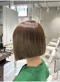 新城明るい白髪染め白髪ぼかしハイライト 大人ショートボブ
