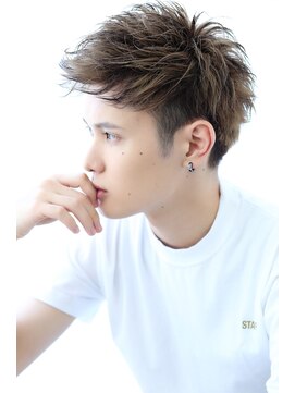 ライラ(Lyla) salonLyla ハイトーンツーブロックアップバングショート