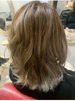 アイリス(Iris) ミディアムバレイヤージュヘア