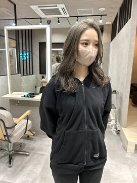 ムード タテマチ(mood tatemachi) ミディアムレイヤー×グレージュ