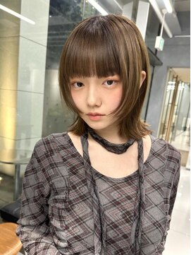サンバレー(SUNVALLEY) 顔まわりレイヤー外ハネボブスタイル