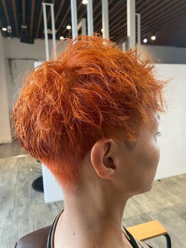 クレヨン ケース(Crayon case) 20代30代ナチュラル束感オレンジカラーショートスパイラルパーマ