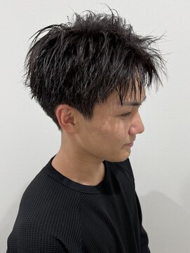 ヒュイル バイ ニアウ(Hwyl by Niau) メンズショートパーマニュアンスパーマナチュラル刈り上げ