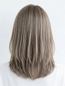 と和×美髪クリニック 巣鴨店 ツヤ感外ハネ×ベビーライトのグレージュミディアム