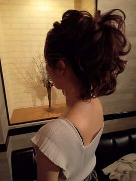 エミュウ(Emeu) ショートアレンジ（ポニーテール）