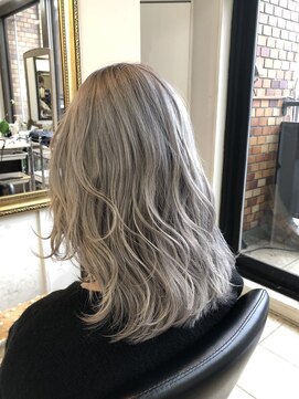 ラビス 浦和(Lovis) 魅力倍増カール/セミディ/シアーカラー/ダークアッシュ/姫カット