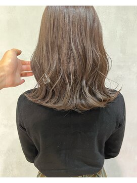 キチ(kichi.) [kichi.] ミディアム×くすみベージュ