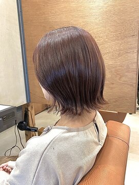 ソッカ(socca) 外ハネ切りっぱなしボブ