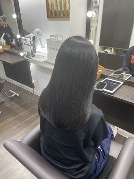 フォルマ FORMA 落ち着いたローレイヤースタイル