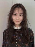 くすみベージュロング顔周りレイヤーカット