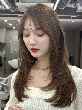 ファルベ(Farbe) 黒髪/オリーブグレー/小顔に見せるヘア/ココアベージュ/レイヤー