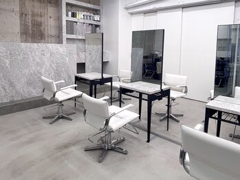 フィヴェント(Fivent)の写真/白を基調とした落ち着いた雰囲気で居心地よく滞在できるよう意識して努めています◎レイヤーカット髪質改善