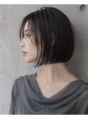 クールな横顔が魅力♪黒髪前下がりボブ