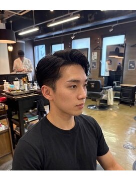 ワンワンオー バーバーショップ 博多店(@110 BARBER SHOP) サイドパートローフェードミドルフェード無造作ヘアナードヘア