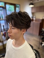 クラッキ ヘアークリエイション(CRAQUE hair creation)&nbsp;セットが苦手なメンズにおすすめフェザーパーマ×センターパート