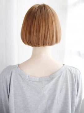 ヘアメイク ナル(hair make nalu) ハイトーンセンターパートボブ