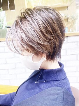 アヴァロン(AVALON) mag佐藤聖ことりベージュハイライトクールショートコンマヘア