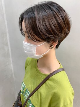 テトヘアー(teto hair) ハンサムショート、前下がりショート、センターパート女子