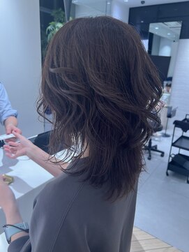 ステア ケース(stair case) くびれレイヤースタイル