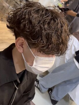 ウェイビーエフティフィフス 横浜西口(WAVEY ft.fifth) 波巻きスパイラルパーマメンズマッシュツーブロックメンズパーマ