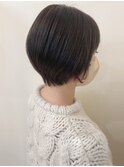 襟足すっきりシルエットが大人女性におすすめショートボブ